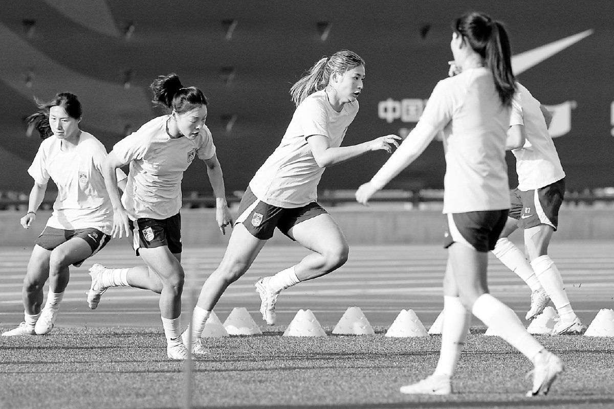 中国女足队备战奥运,全力备战冲刺态势 中国女足队备战奥运,全力备战冲刺态势