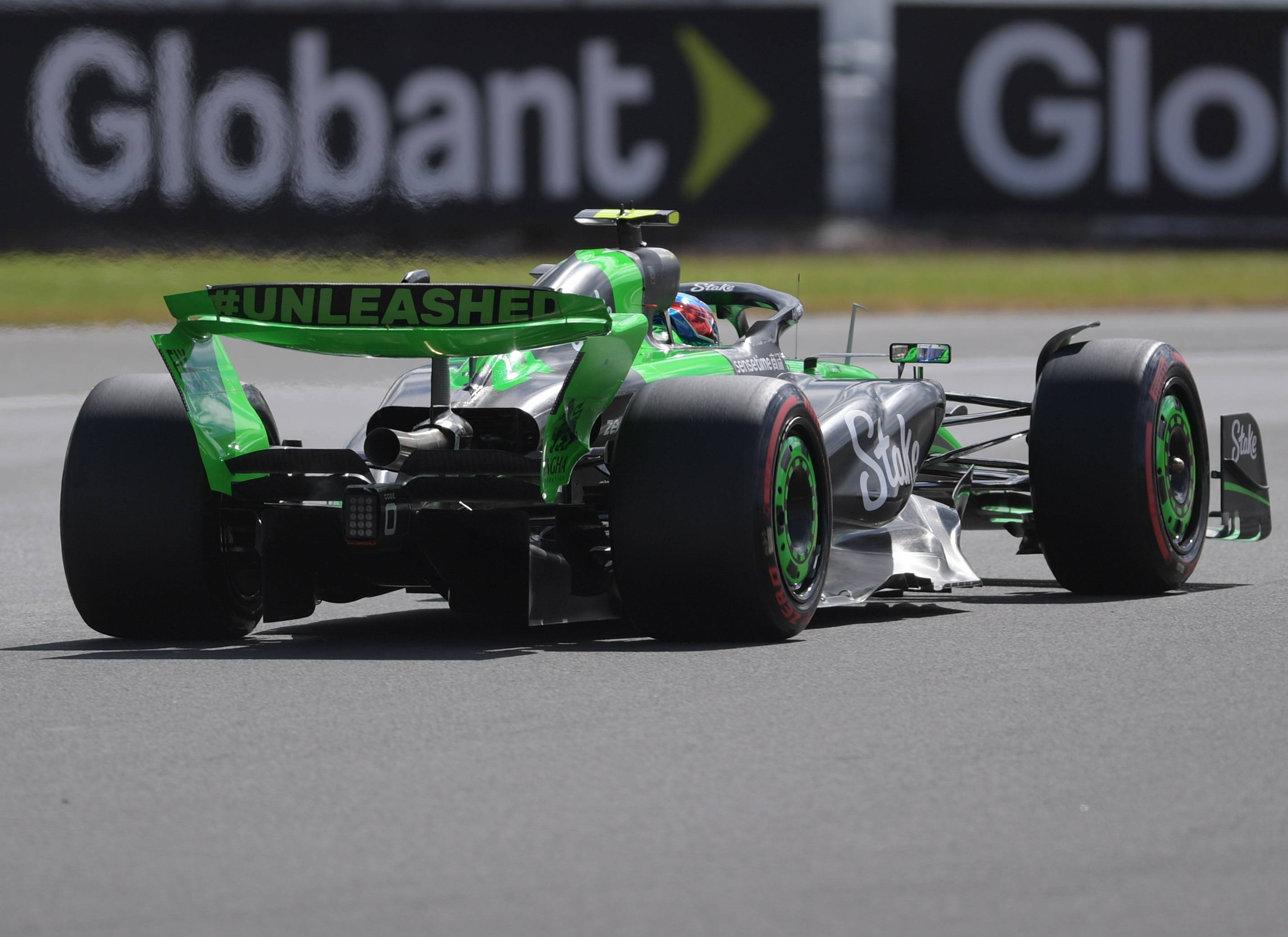 雷速足球直播平台-索伯车队鏖战红牛车队，周冠宇惊艳四座