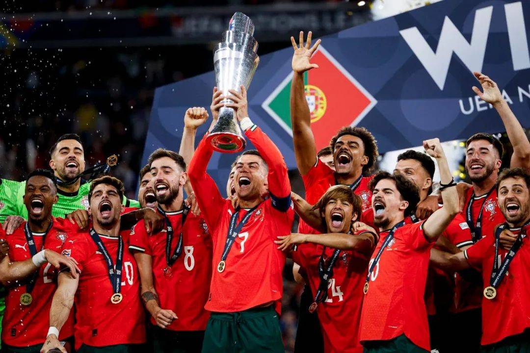 拜仁横扫哥伦比亚,布鲁诺点燃赛场 拜仁横扫哥伦比亚,布鲁诺点燃赛场