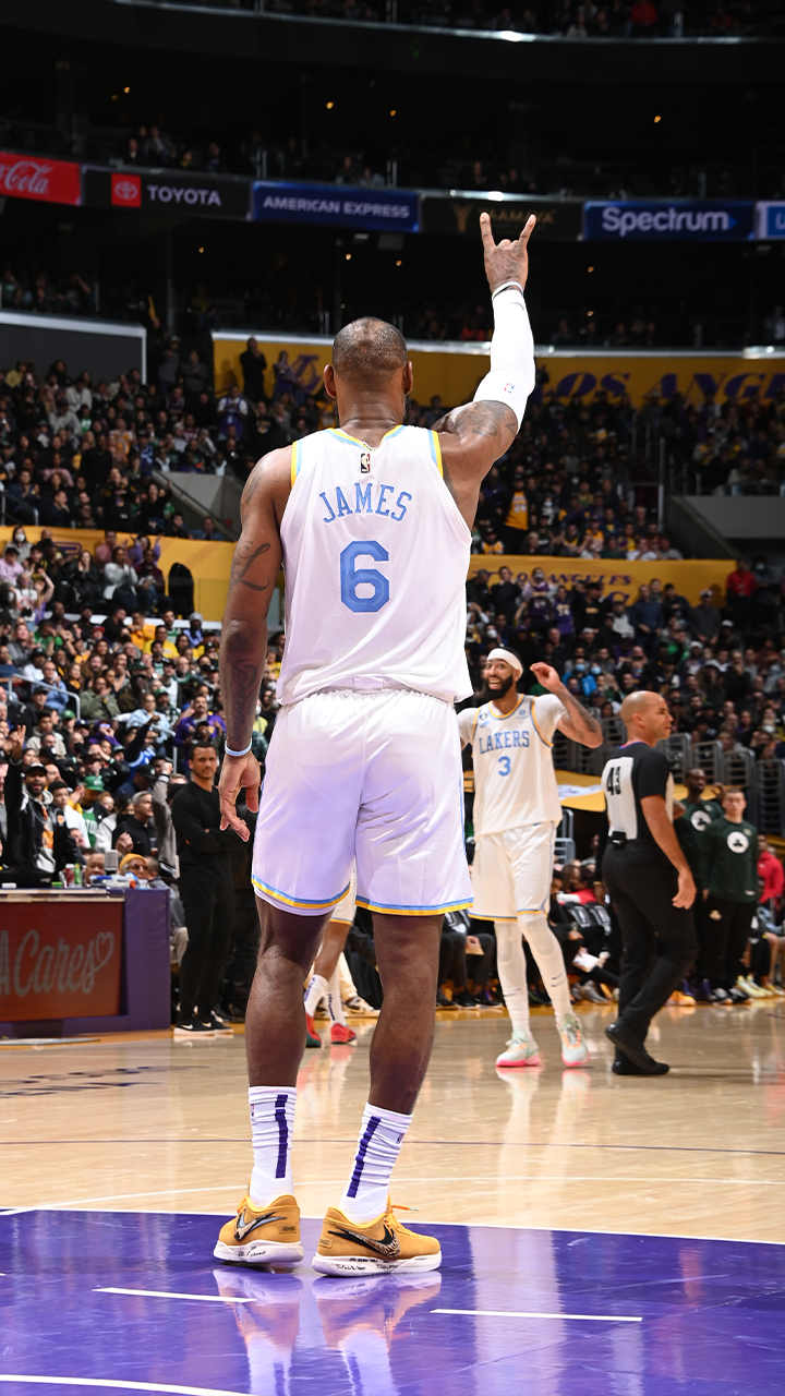 尼克斯完胜浙江队，浓眉哥状态火热