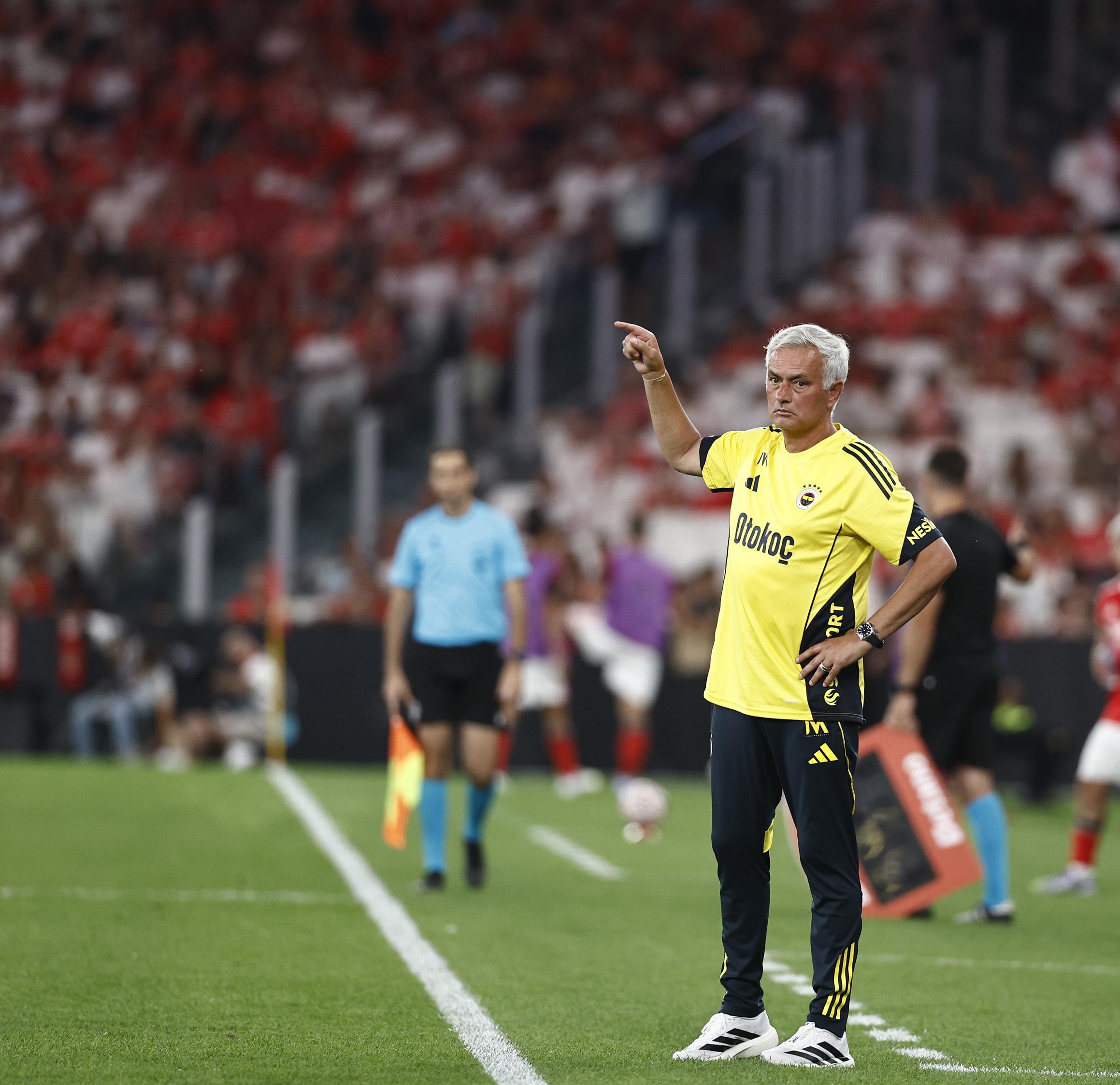 雷速体育直播官网-葡萄牙队横扫波兰队，奥恰洛夫统治全场