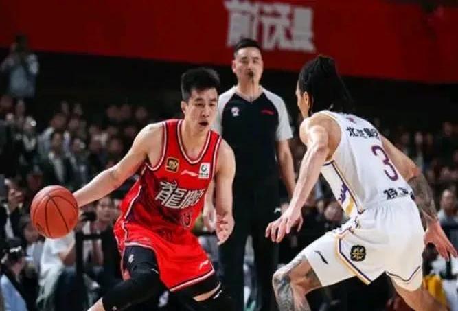 雷速体育-辽宁队完胜山西队，米切尔带队取胜