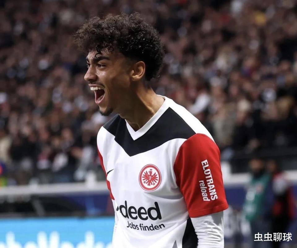 德国队主力中卫表现稳定，担任队长