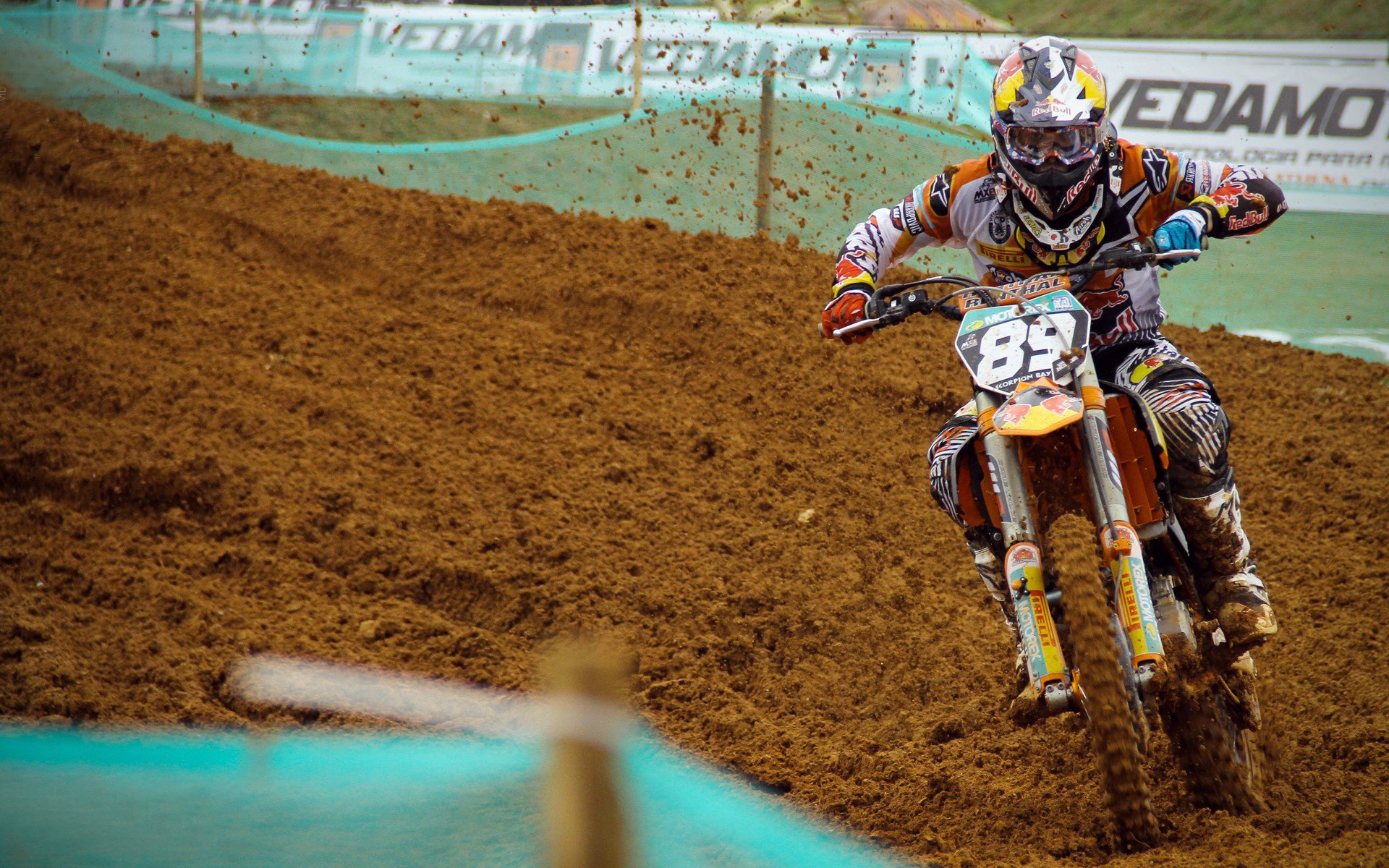 年度焦点之战之夜，卡瓦哈尔点燃赛场