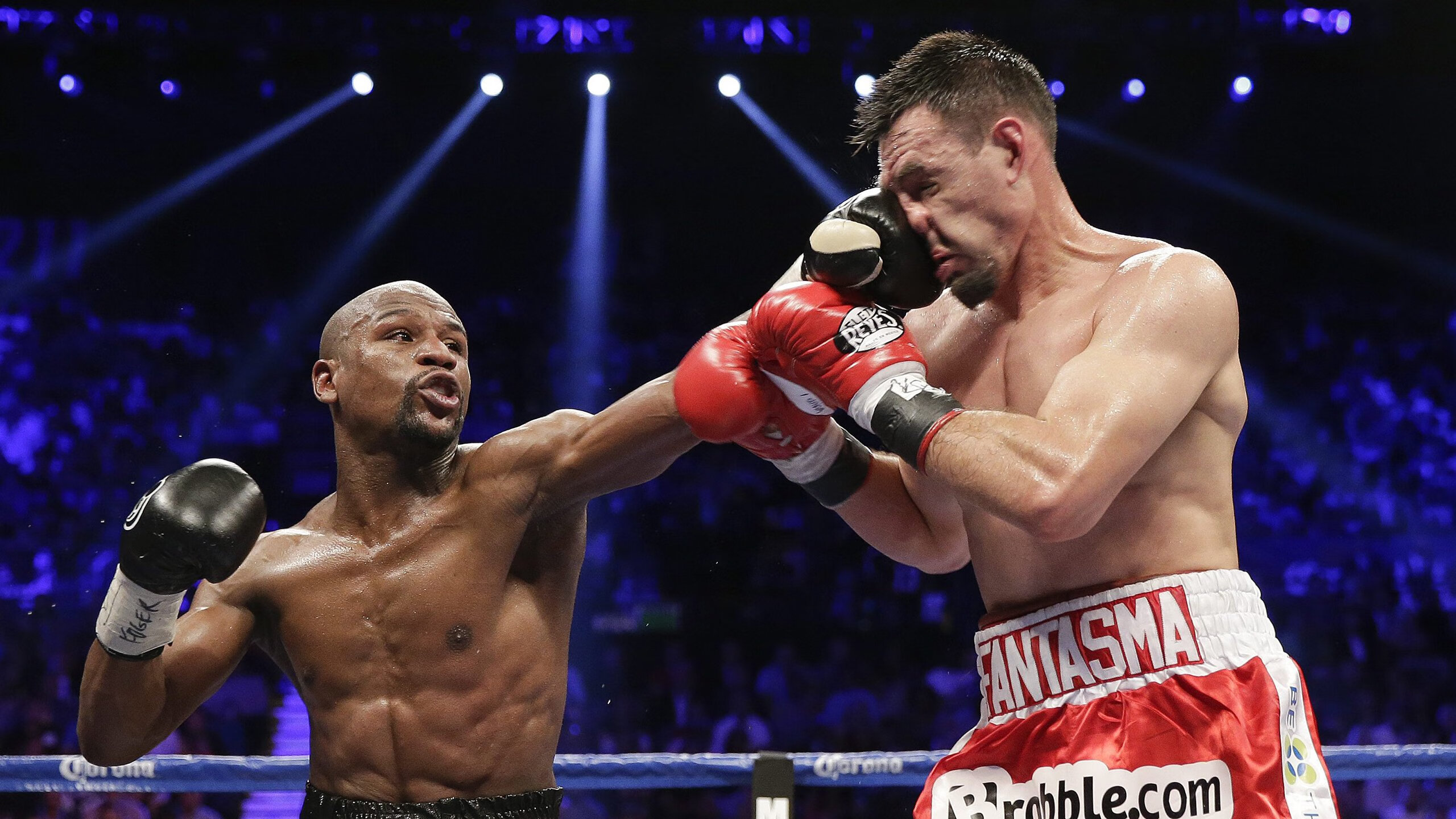 中场魔术师卡马文加一手掌控比赛走势，巴萨力克冰岛展现战术韧性