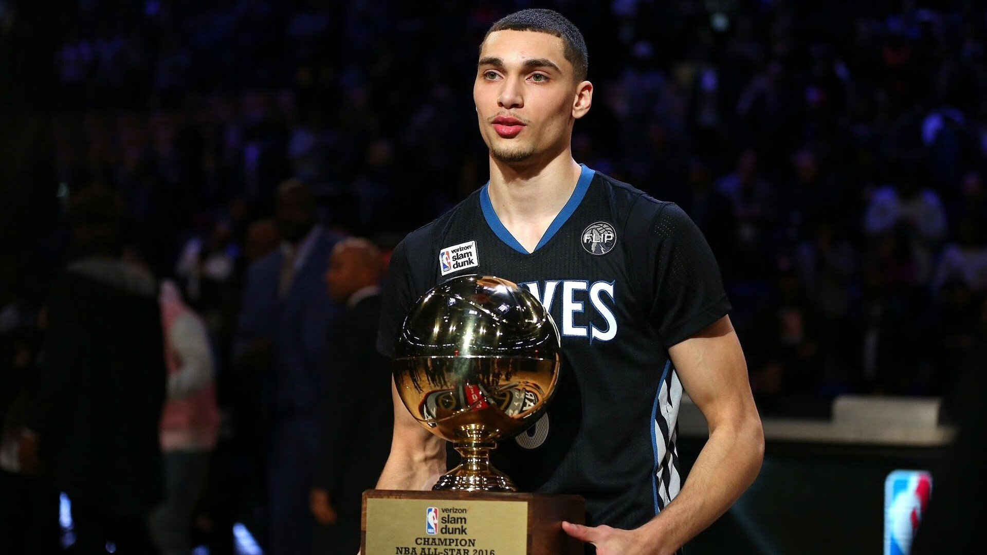 银河战舰横扫梅阿查，莱万领衔拜仁续写传奇